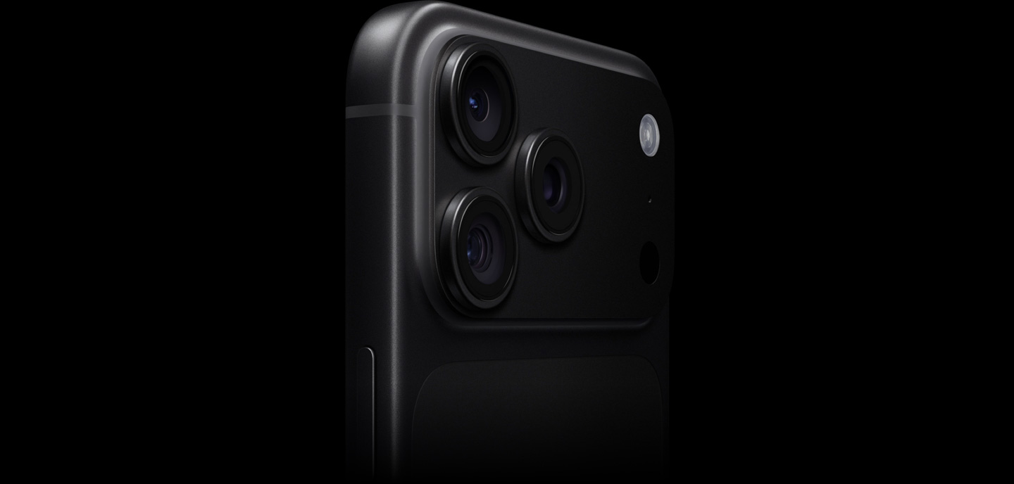 Detalhe das câmeras de um iPhone 18 Pro preto